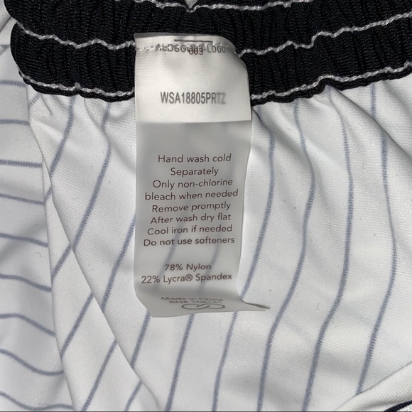 🚫SOLD🚫 CALIA by Carrie Underwood Rash Guard - Picture 11 of 11